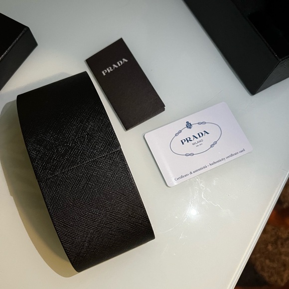Prada Sunglasses brand new with box and case - Picture 2 of 4